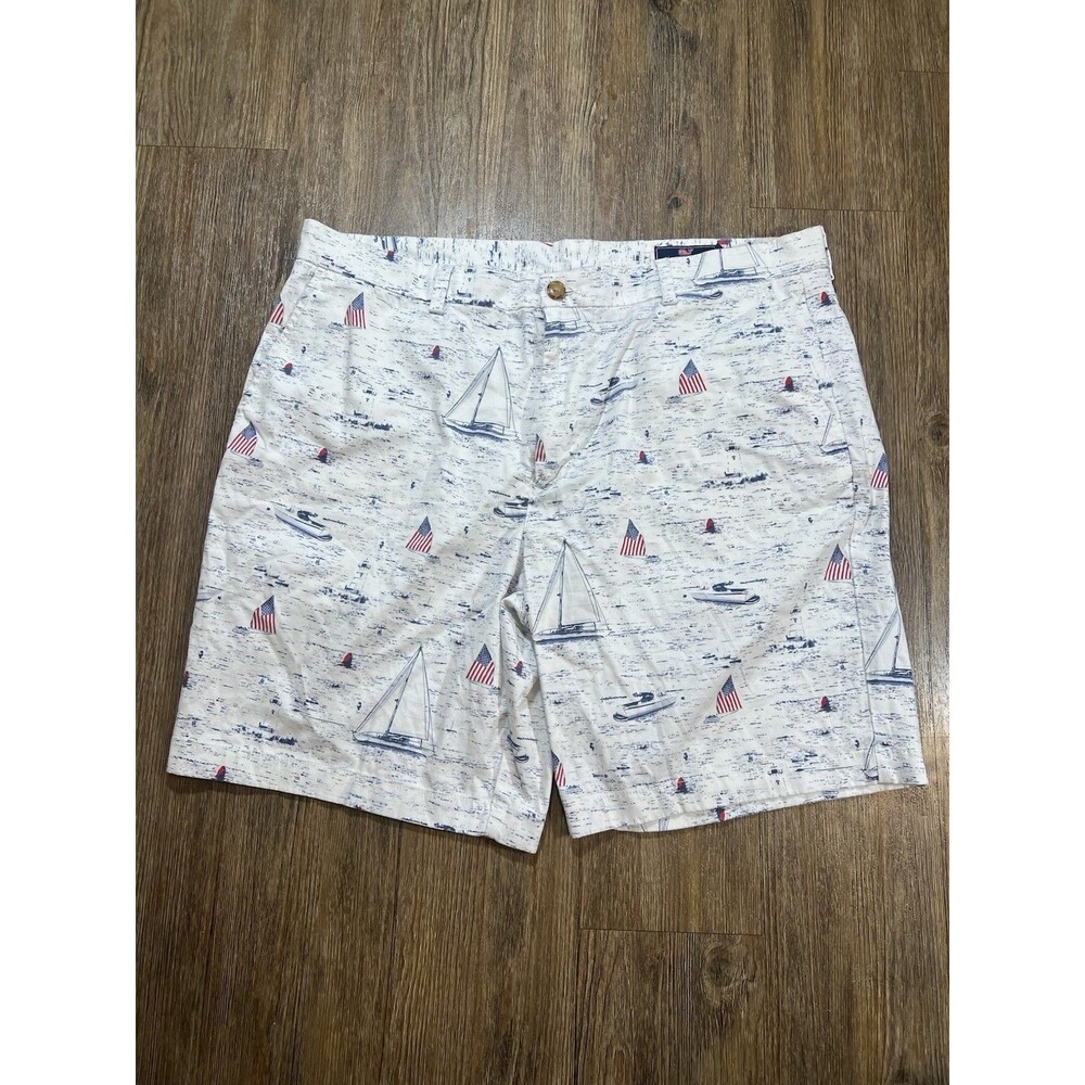 Vineyard Vines Men’s Breaker Shorts Size 38x9, Red White And Blue AOP Sailboat